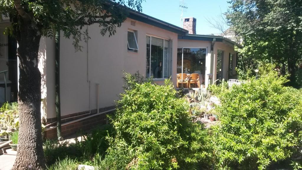 Onze Rust Guest House And Caravanpark Colesberg Exterior photo
